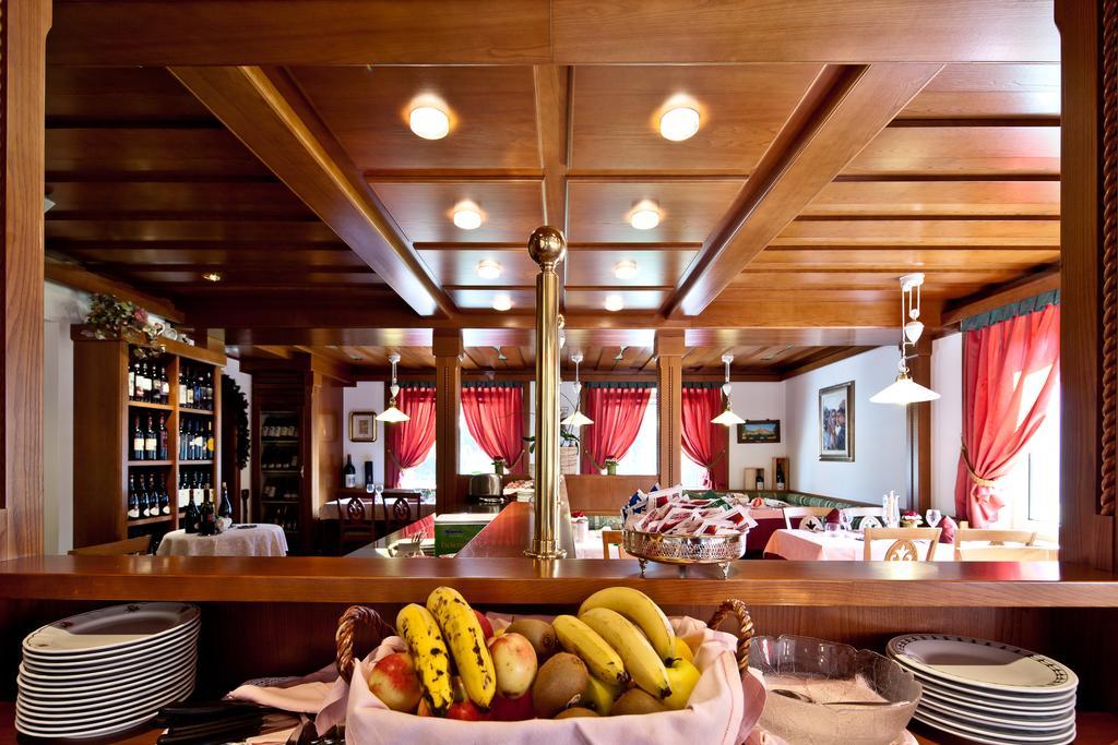 Hotel Haus Michaela Sappada Bagian luar foto