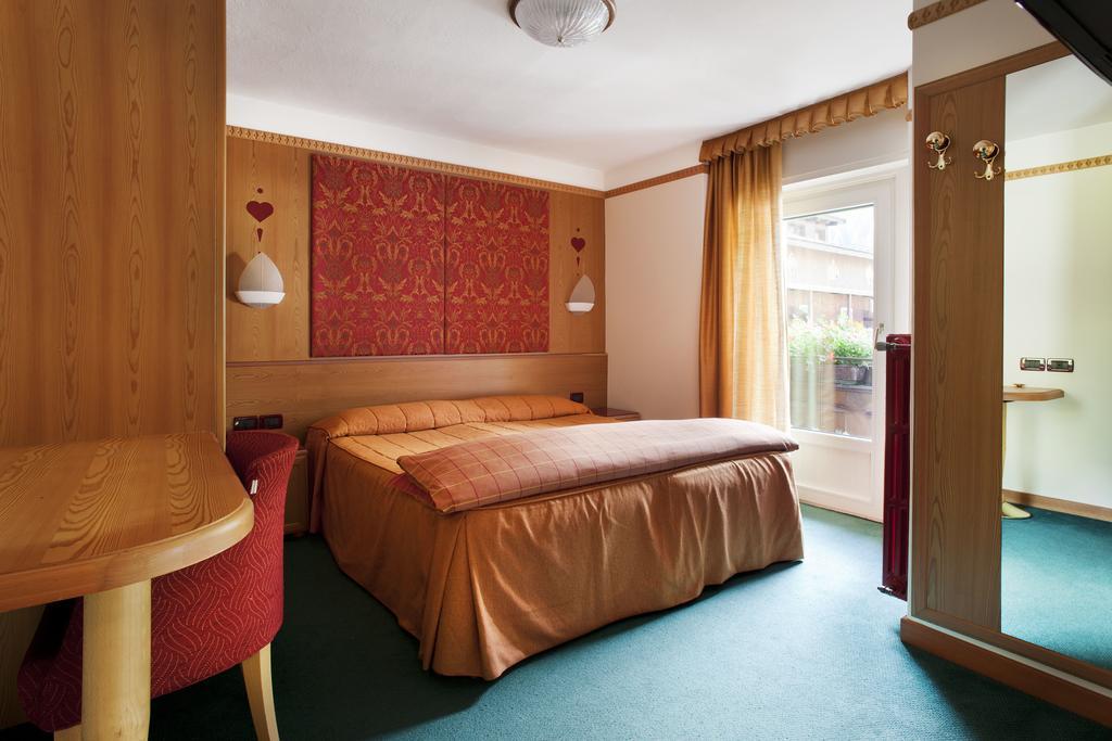 Hotel Haus Michaela Sappada Bagian luar foto