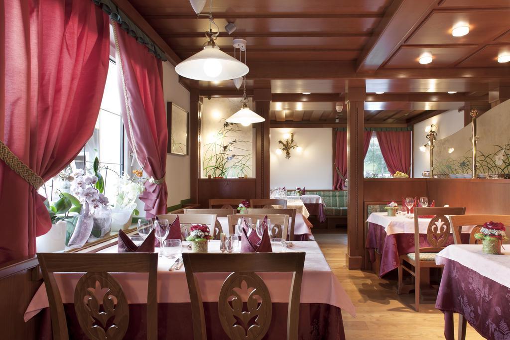 Hotel Haus Michaela Sappada Bagian luar foto