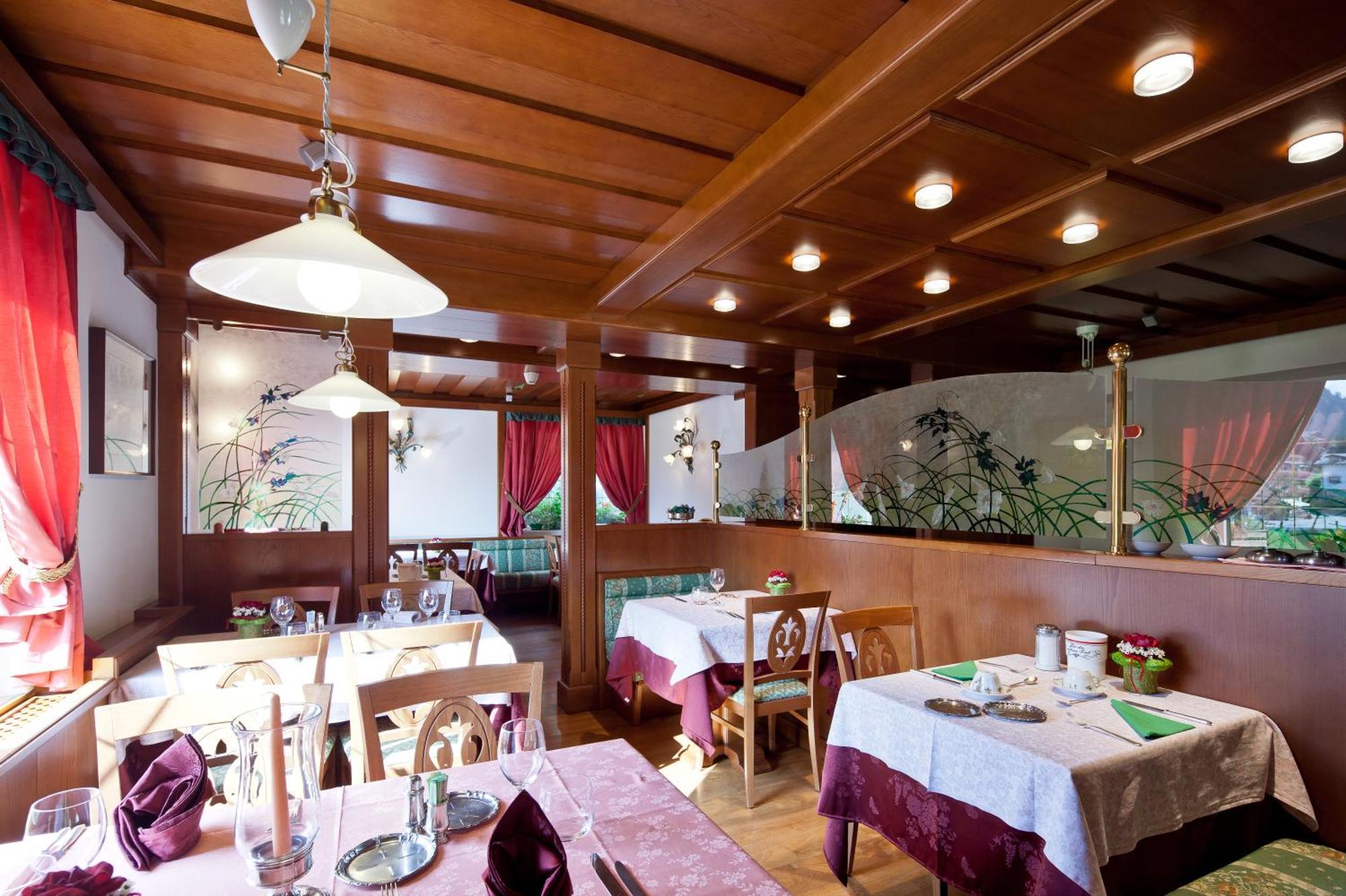 Hotel Haus Michaela Sappada Bagian luar foto