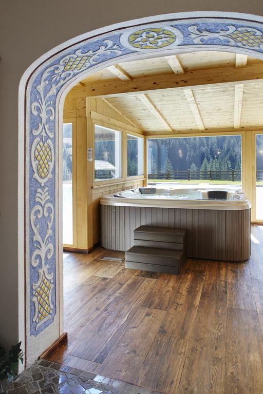 Hotel Haus Michaela Sappada Bagian luar foto