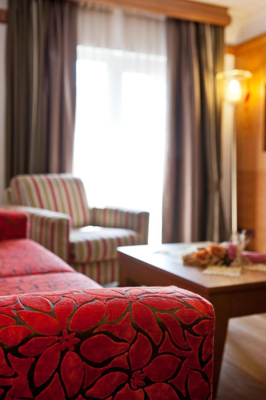 Hotel Haus Michaela Sappada Bagian luar foto